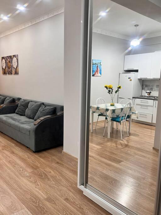 2-Х Комнатная В Золотом Квадрате Apartment Алма Ата Екстериор снимка