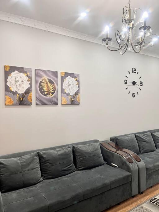 2-Х Комнатная В Золотом Квадрате Apartment Алма Ата Екстериор снимка