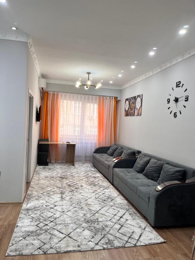 2-Х Комнатная В Золотом Квадрате Apartment Алма Ата Екстериор снимка