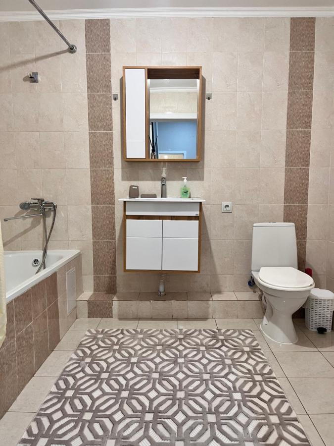 2-Х Комнатная В Золотом Квадрате Apartment Алма Ата Екстериор снимка