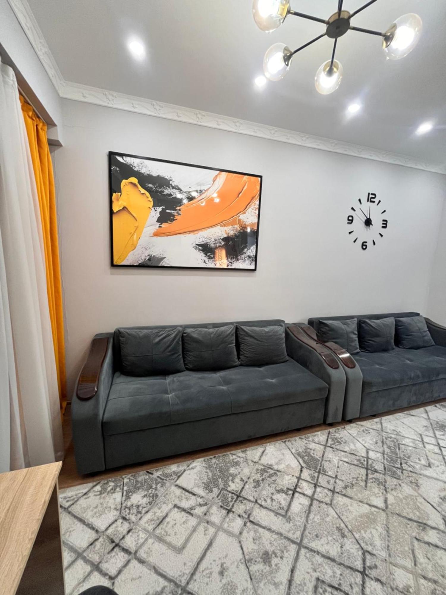 2-Х Комнатная В Золотом Квадрате Apartment Алма Ата Екстериор снимка